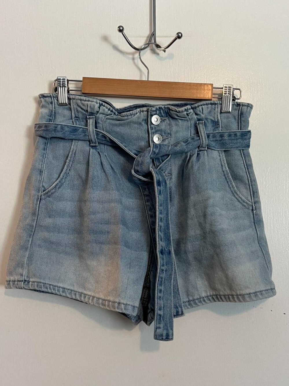 American Eagle blue button fly belted high rise mom short size 6